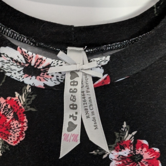 Black Floral - Casual - Size Medium - Never Worn - Picture 3 of 3